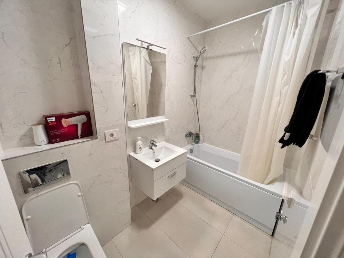 Central Metropolitan Bright 2 Яш Екстериор снимка